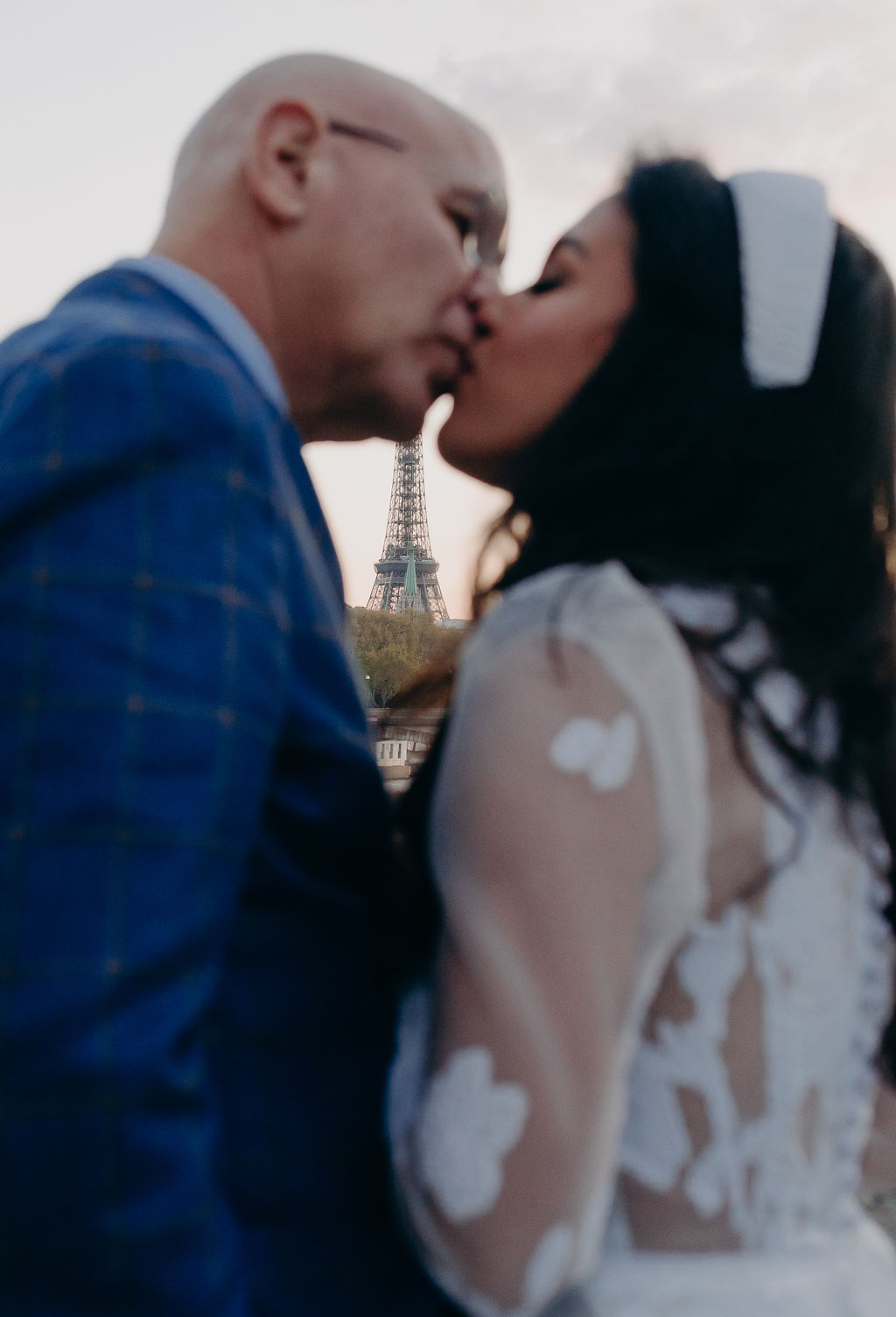 Couple kiss in Paris - bridge Eiffel Tower
