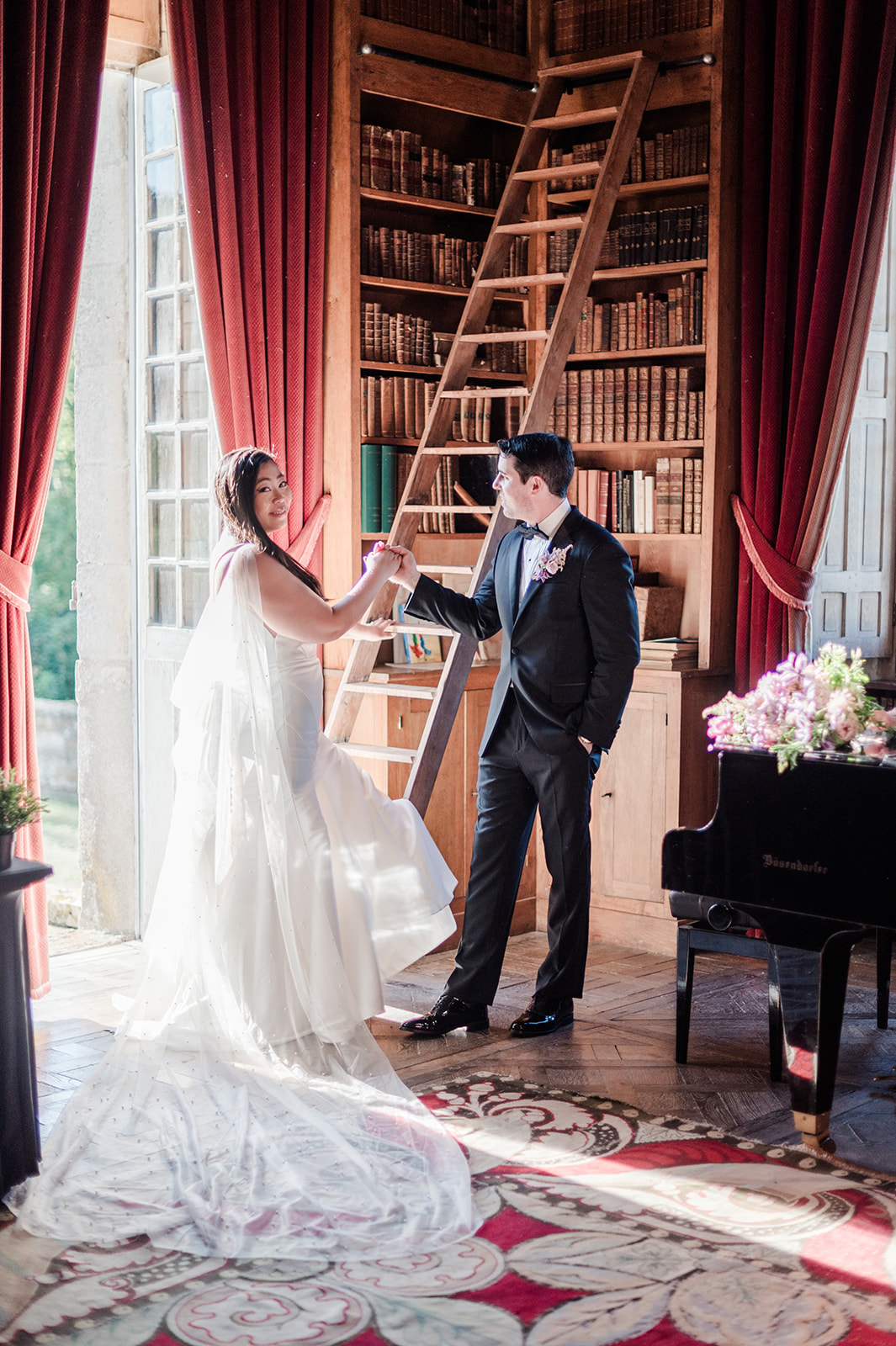 Luxury destination wedding planner - Library Châteaux weddings