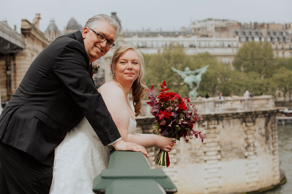 Couple - elopement in Paris - Bridge in Paris