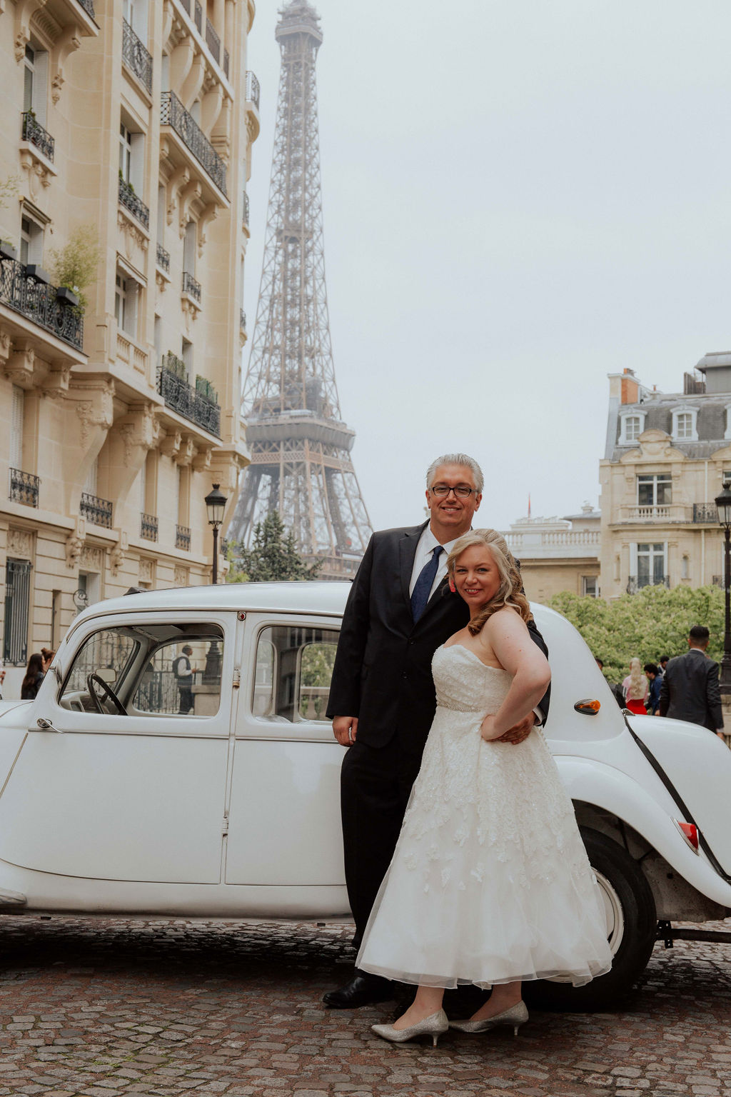 elopement Eiffel Tower - wedding car 2
